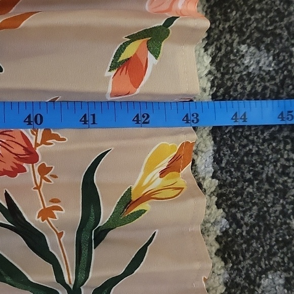 Prettyittlething Floral Dress 2 - Picture 11 of 11